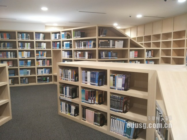 新加坡新躍大學
