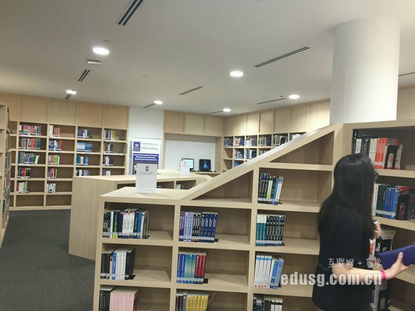新加坡本科幾年