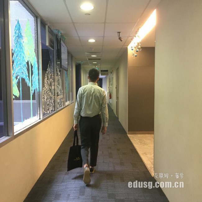 新加坡商科研究生