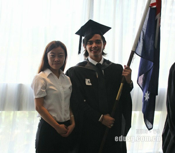 新加坡大學研究生