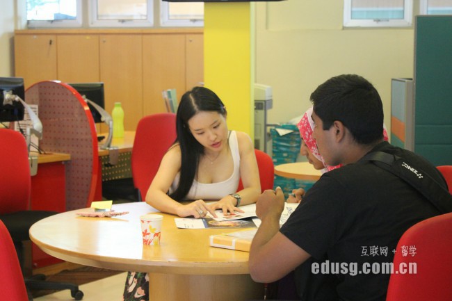 新加坡楷博高等教育學(xué)院學(xué)費(fèi)