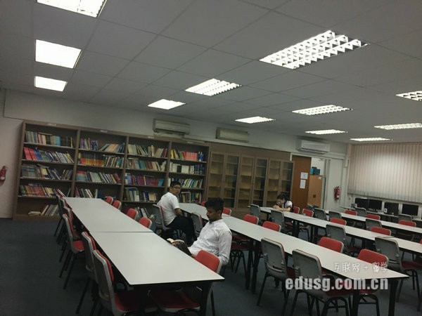 本科新加坡留學費用