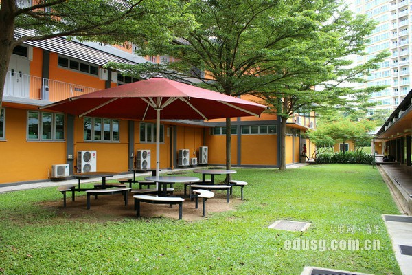 留學(xué)新加坡簽證費用