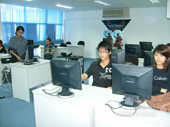 985畢業澳洲讀碩士