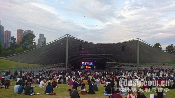 麥考瑞大學會計回國