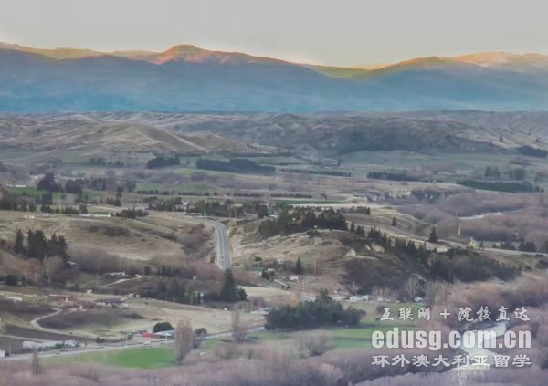 澳大利亞本科費用