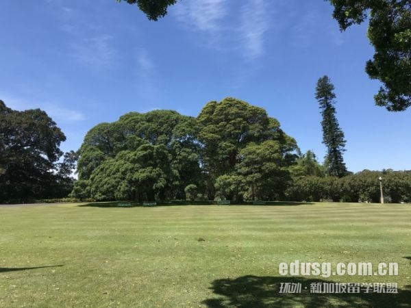 英國留學(xué)讀研究生費用